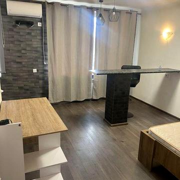 Сдам 1 ком кв- студию. 1/5,м.23 Августа, возле кинотеатра ДОВЖЕНКО.