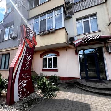 Богдана Хмельницького вул., 52