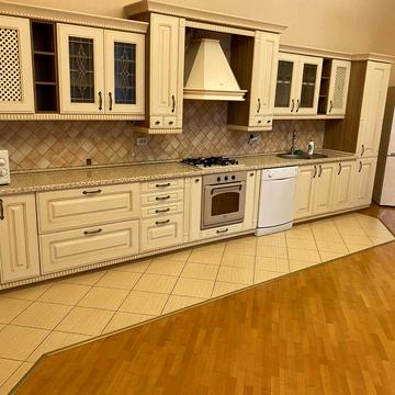 Продається розкішна квартира в Берегові