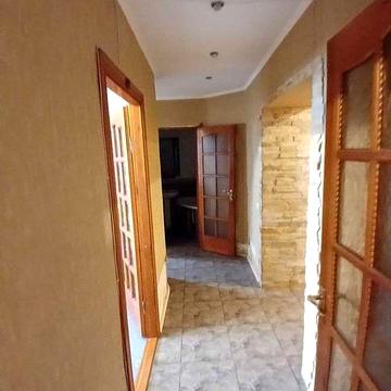Продається простора 3 - кімнатна квартира на Виставці