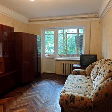 Олександра Довженка вул., 8