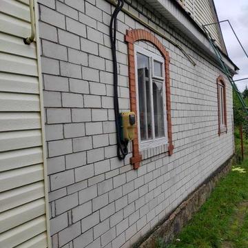 Подається частина(півбудинку) з прибудинкової територією  м.Сарни