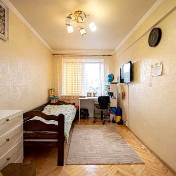 Продаж 2-к. квартир на вул. Героїв Крут 8