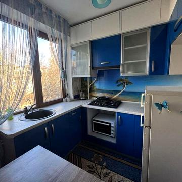 Здається 2 кімнатна квартира на Первозваного 60