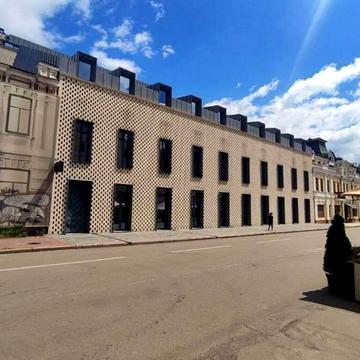 Петра Сагайдачного вул., 18