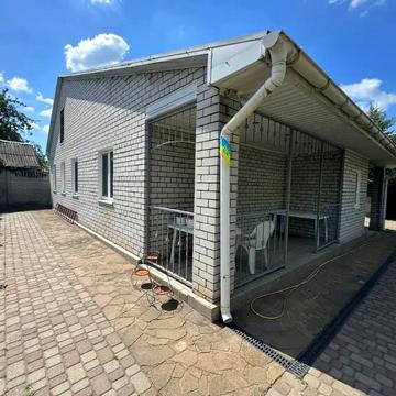 Ялтинська вул., 37