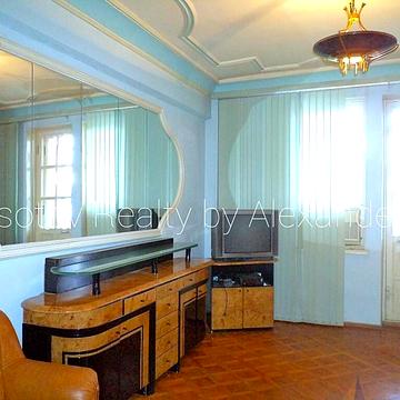 Спиридонівська вул., 18/24