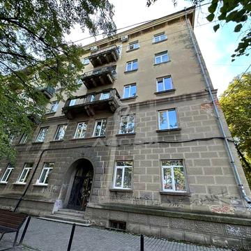 Продаж просторої дворівневої квартири в центрі міста.ІФ