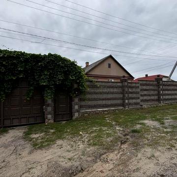 Будинок біля центру, 1 поверх, 8 кімнат — 95 000$