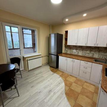 Квартира вул. Лариса Руденко, 10в