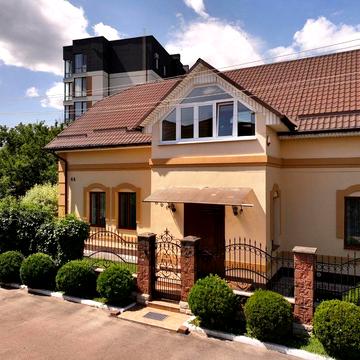 Продам будинок 320м.кв. 10 соток гараж на 2 авто 
 Пирогова, Пивзавод.