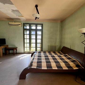 Продам 2 к квартиру - студию. ул. Фурманова,1