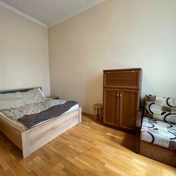 Святого Теодора пл., 4