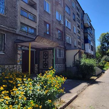 Євгена Мельнікова вул., 38
