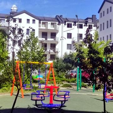 Академіка Сахарова вул., 11