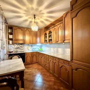 Печерський узвіз, 8
