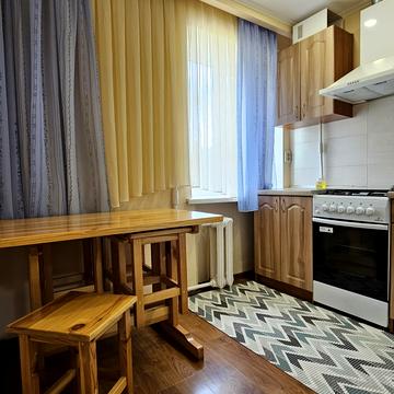 Богдана Хмельницького просп. (Героїв Сталінграда), 6