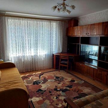 Здається 2к квартира  на Виставці. В квартирі є   меблі та техніка
