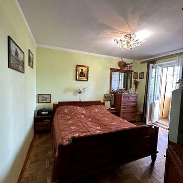 Продам 4 кімнатну Чешку в Центрі