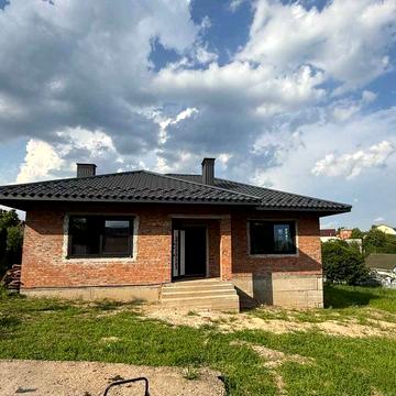 Новий будинок загальною площею 145м2 в мікрорайоні Лезнево