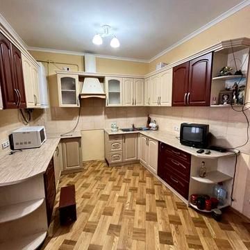Продається 3км квартира,вул Білозіра 8