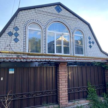 Роскішний триповерховий будинок на сахарному