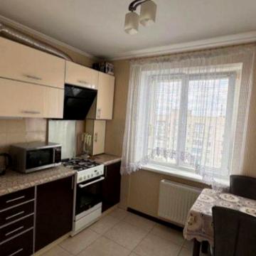 Продаж 2 к. кв. з гарною ціною за м.кв.З ремонтом та меблями . Словян