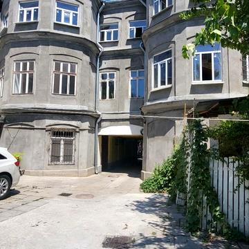 Святослава Караванського вул. (Жуковського), 23