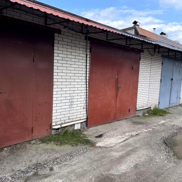 Теплична вул., 38