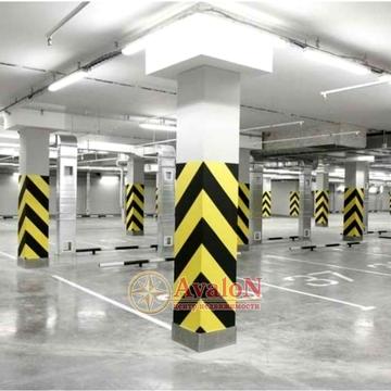 Академіка Сахарова вул., 1