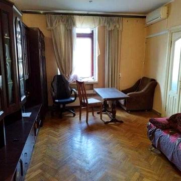 Продам просторную квартиру  на пр. Шевченка в сталинке