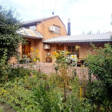 Домоволодіння з садом в центрі міста на березі Дніпра