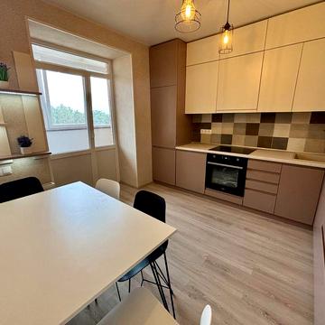 Продам 2к 62м2 з ремонтом біля Центрального парку