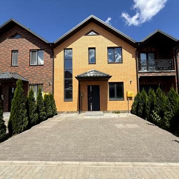 Продаж таунхауса з центральними комунікаціями