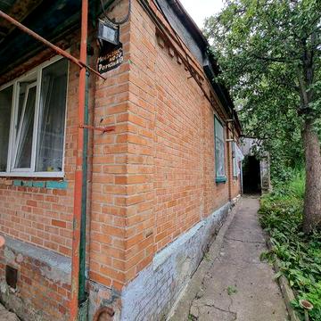 Центр, район аграрної академії, окремий добротний будинок з всима кому