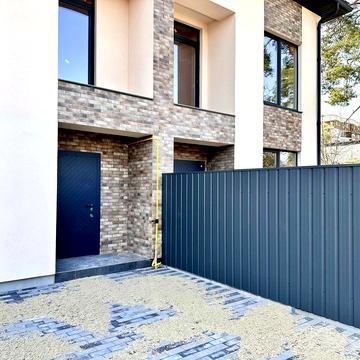 Продам Дуплекс в Центрі Міста. Поруч Школа, Садочок, ТРЦ, Поліклініка.