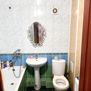 Ньютона вул., 8