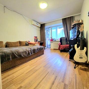 Продам 1-комнатную квартиру на Красном Камне!
