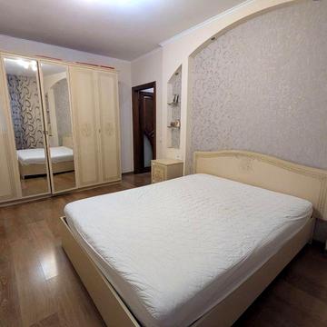 Продається 2-кімнатна квартира в районі парку