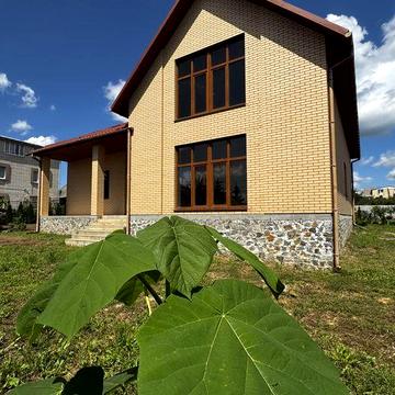 У престижному районі Жмеринки продається просторий сучасний будинок