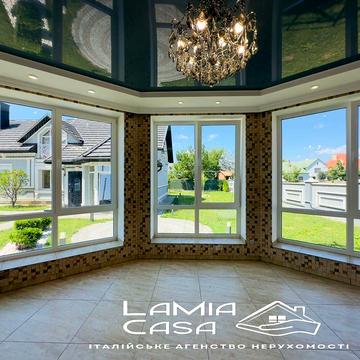 Продаж двох будинків на одной ділянці