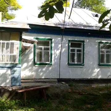 Продається будинок з землею.