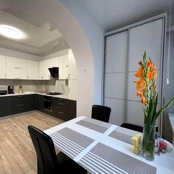 Терміновий продаж 1-к.квартири, Центр, вул. Староміська, 52 ЖК Рауш