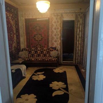 Продається пів будинку центр