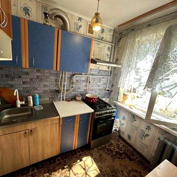 Продам 1 к квартиру вул . Молодогвардійська 15000 у.е