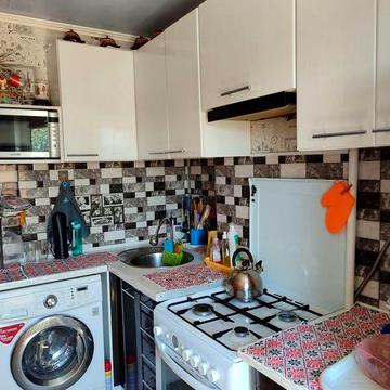 Продається  3- з кімнатна квартира середній поверх