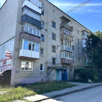 Продам 2к квартиру. пос. Червоный Донец. Центр