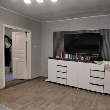 У продажу будинок недалеко від центру.