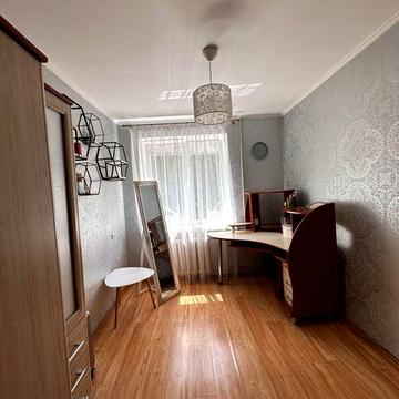 продам 3-кімнатну квартиру в центрі міста Бурштин