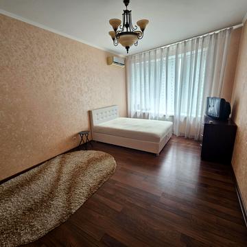 Дніпровська набережна вул., 26